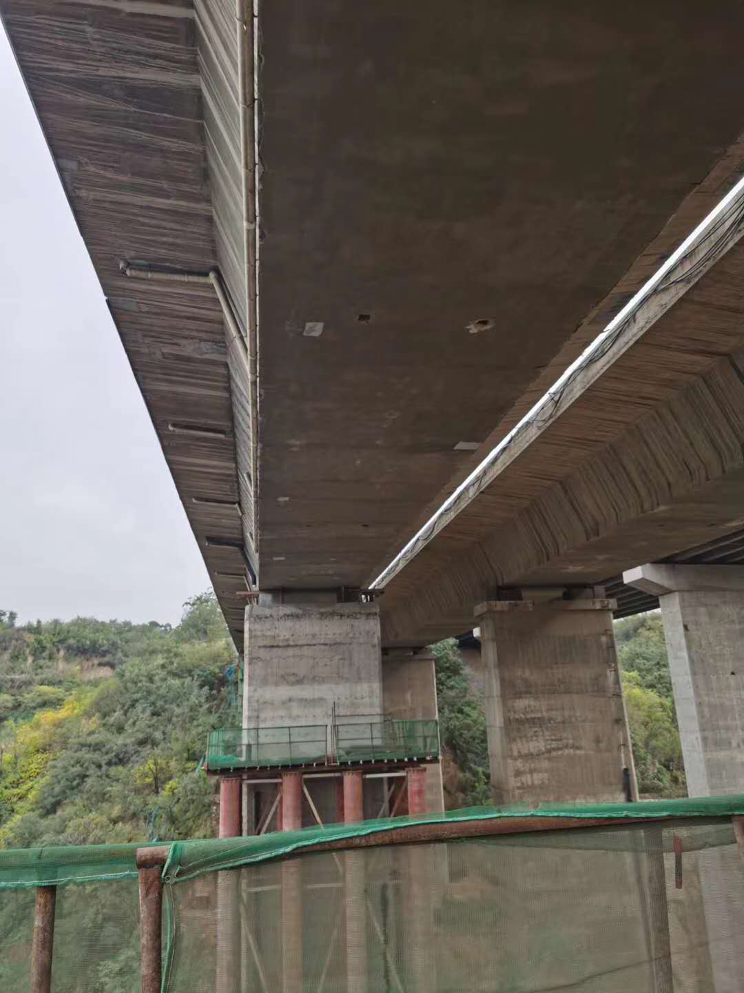 大兴安岭桥梁加固前制定可行设计方案图并用对施工方法